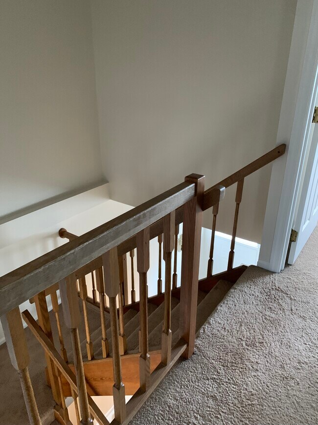 Photo - 2560 Hawthorne Dr