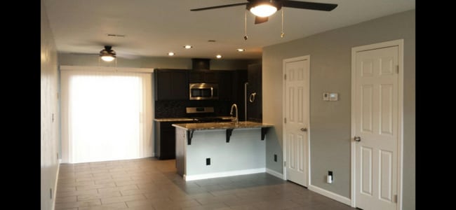 Building Photo - 888 Greenfield Ave Rental