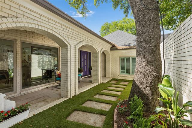 2001 St Charles Pl