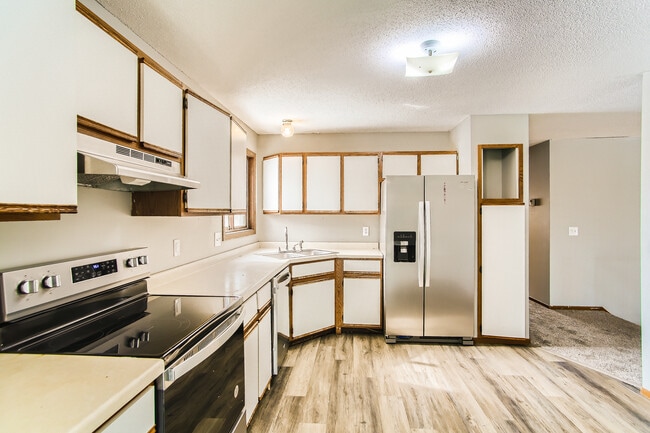 Photo - 745 9th Ave S