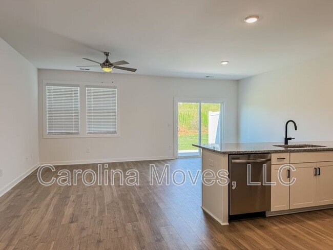 Photo - 1431 Darrowby Wy