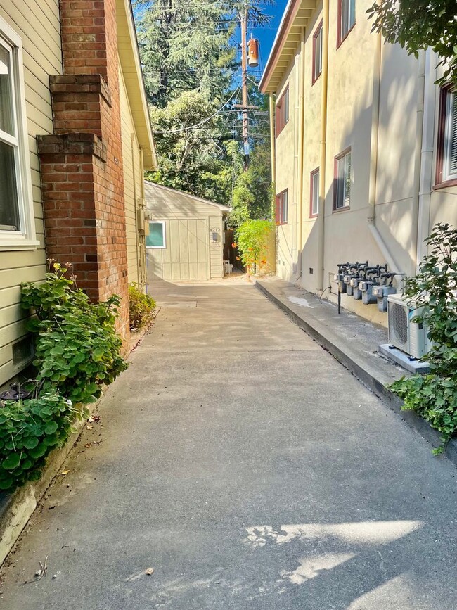 4217 V St