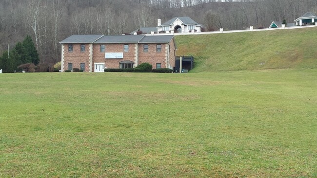 Completely Furnished Luxury Location:54 Veres Drive, Chapmanville, WV 25508 & Yard - 54 Veres Dr Unit 54 Veres Drive