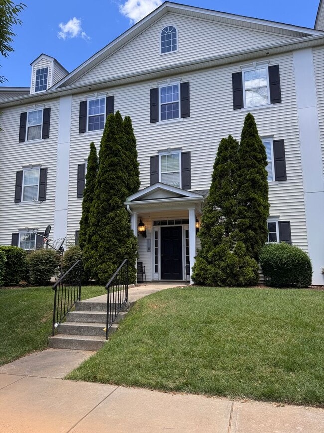 2BR 2BA Condo with a Neighborhood Pool - 2BR 2BA Condo with a Neighborhood Pool