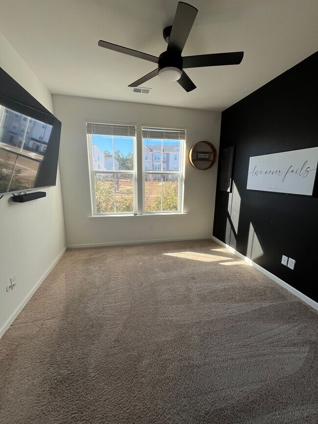 Photo - Tri-level Townhome in Foxbank Plantation