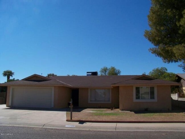 Building Photo - Spacious single level home w/2CG