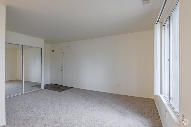 1BR, 1BA Living Room