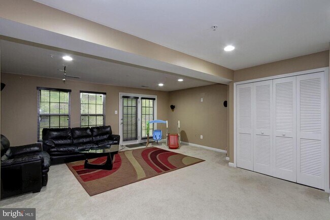 Photo - 7055 Oak Grove Way