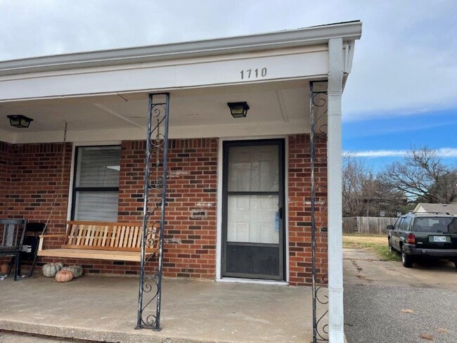 Building Photo - Cute 1 bed , 1 bath with washer dryer hook... Rental