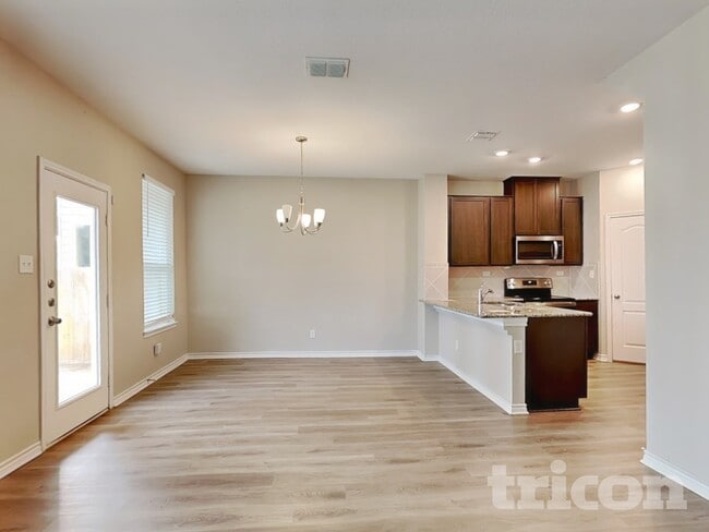 Photo - 601 Lost Pond