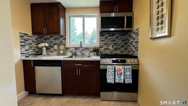 Photo - 406 Oakwood Ave