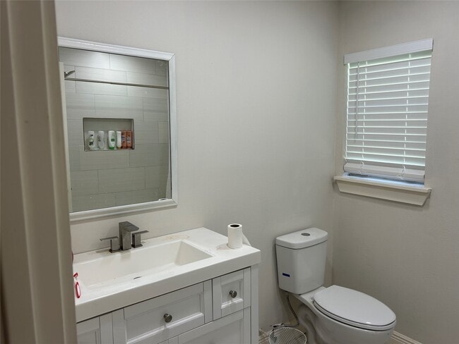 Photo - 624 Stevens Ln