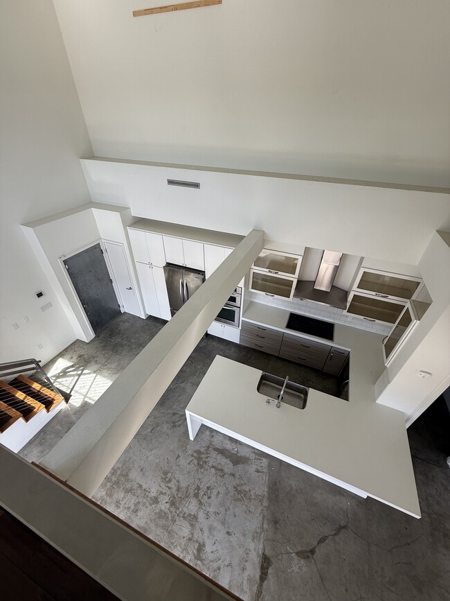 2-Story Loft - Burton Way Apartments