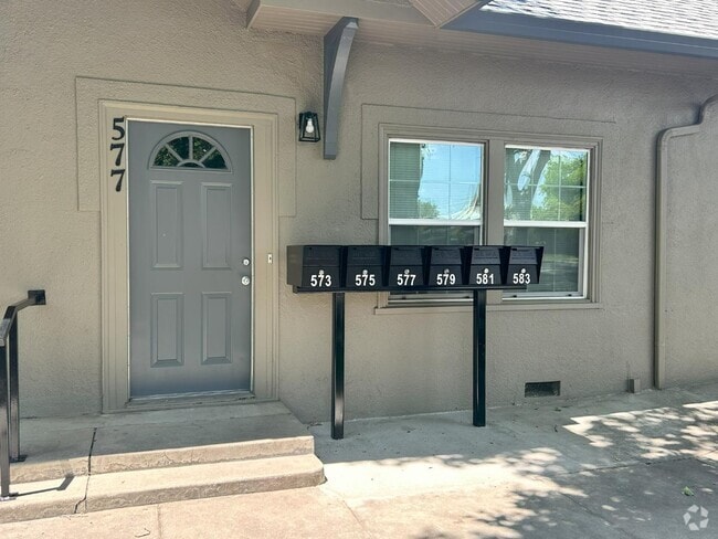 Building Photo - 573 N Minaret Ave Rental