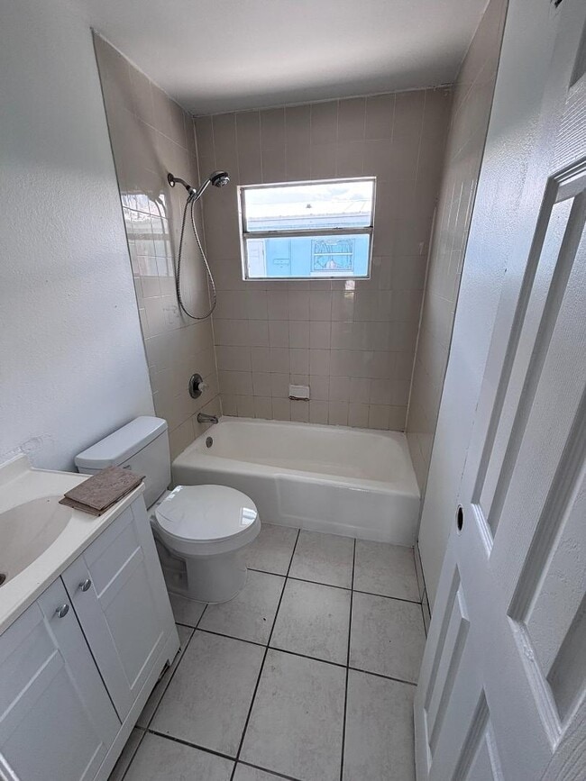 Photo - 2139 Washington St NE