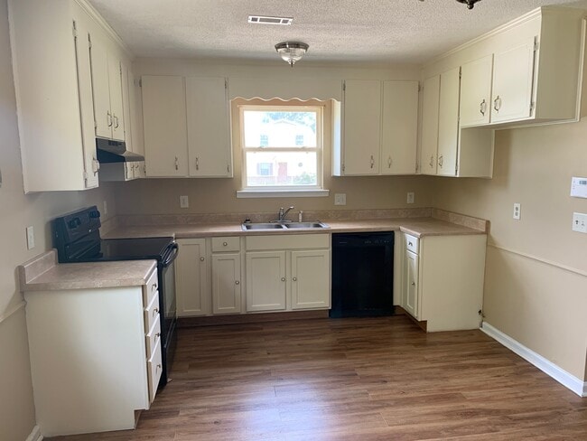 Photo - 2705 Nottingham Way