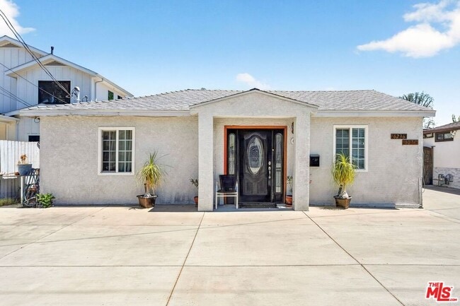Photo - 6236 Lindley Ave