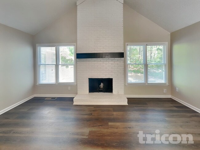 Photo - 985 Brookmont Dr S W