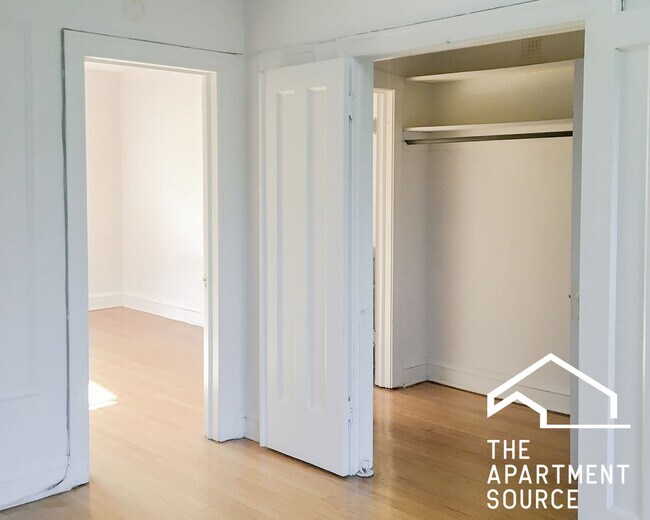Photo - 4600 N Winchester Ave Unit 3G