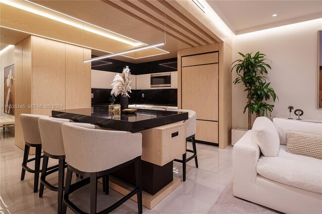 Building Photo - 19115 Fisher Island Dr Unit 19115