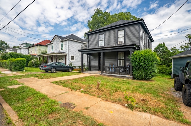 Photo - 2228 Tulip St