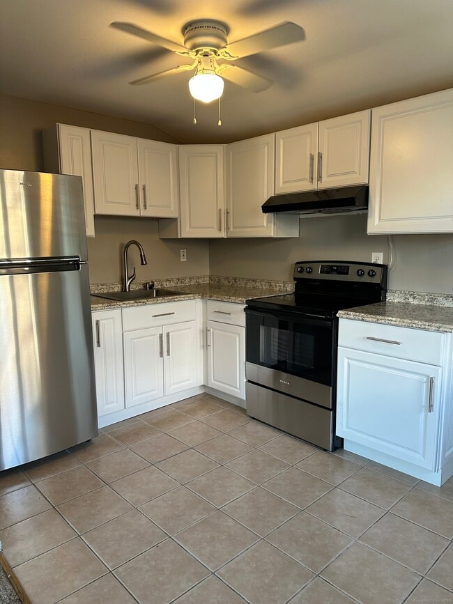 Photo - 466 Merritt St