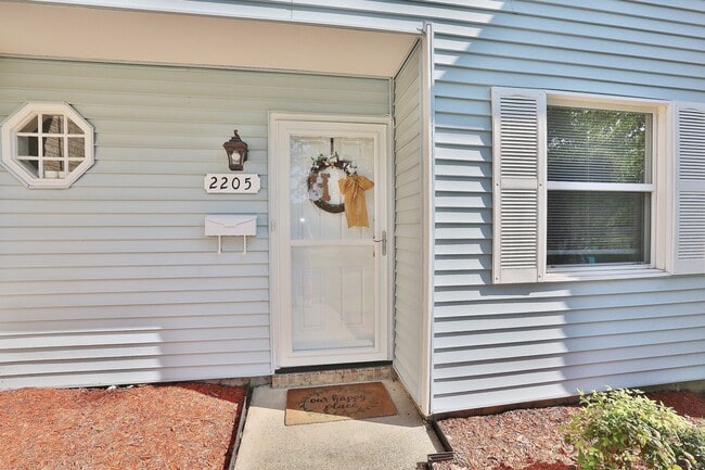 Photo - Amazing 2 Bedroom Townhome in Washington Square! Available 03-06-26! All Appliances Convey!