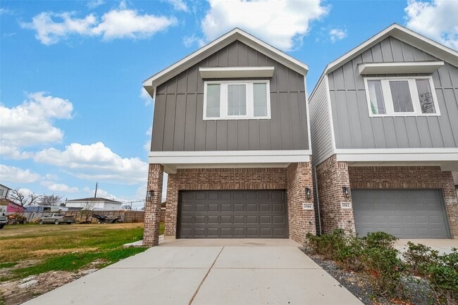 Building Photo - 1504 Hussion St