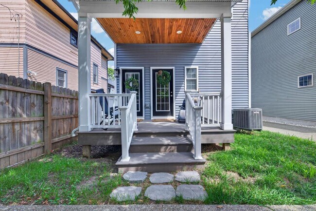 32 Horton Pl Unit Upper