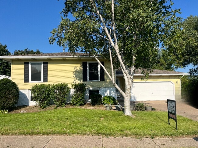 Building Photo - 3840 Wakonda Dr Rental
