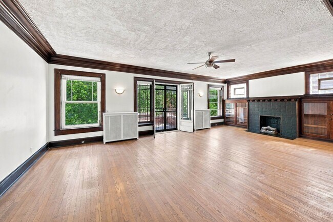 Photo - 4934 S Michigan Ave Unit 3