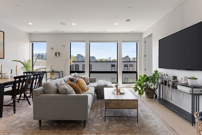 Building Photo - 340 W 2nd St Unit 23 Rental