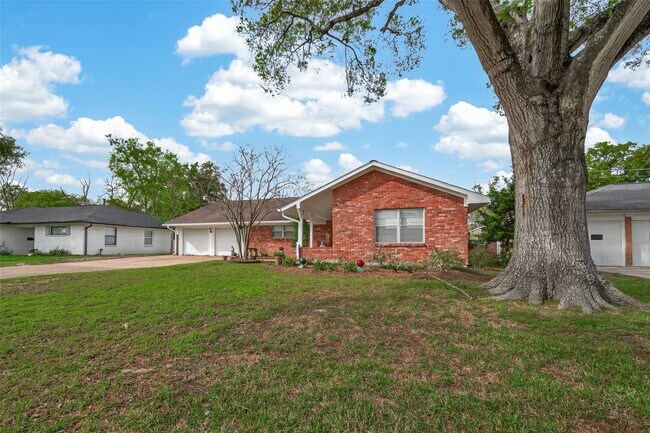 Photo - 5646 Hazen St