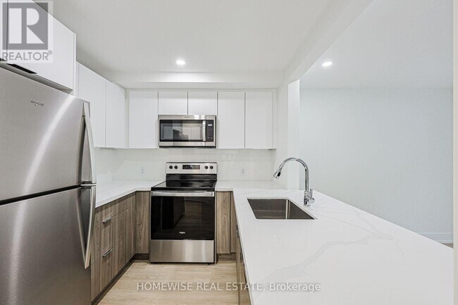 Photo - 100 Liberty St N