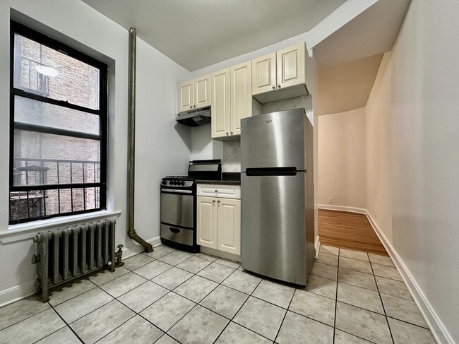 Photo - 401 E 68th St Unidad 4F