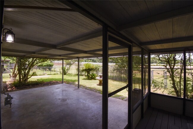 Photo - 2023 Lexington Woods Dr
