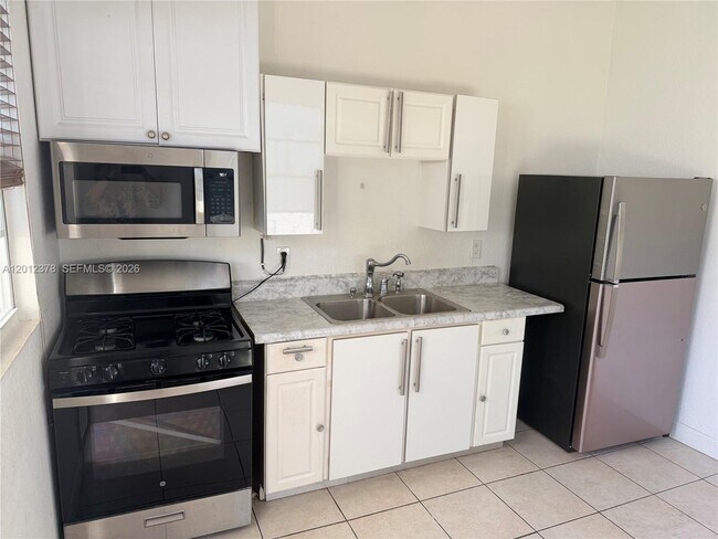 Photo - 3620 NW 19th St Unidad 3
