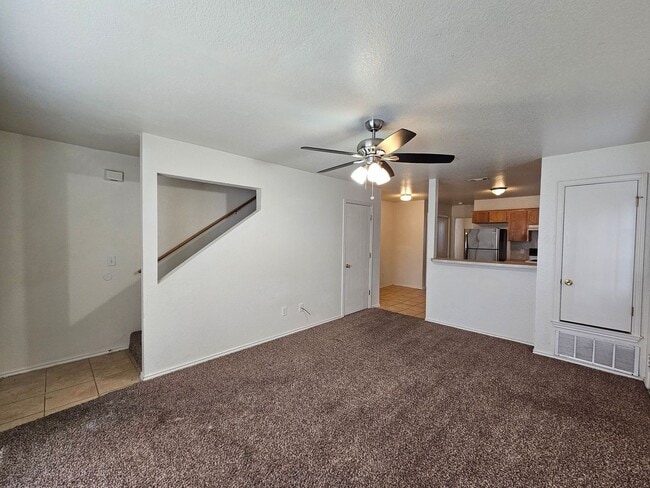 Photo - AVAILABLE NOW! Unidad 4005 Nadine Drive - D