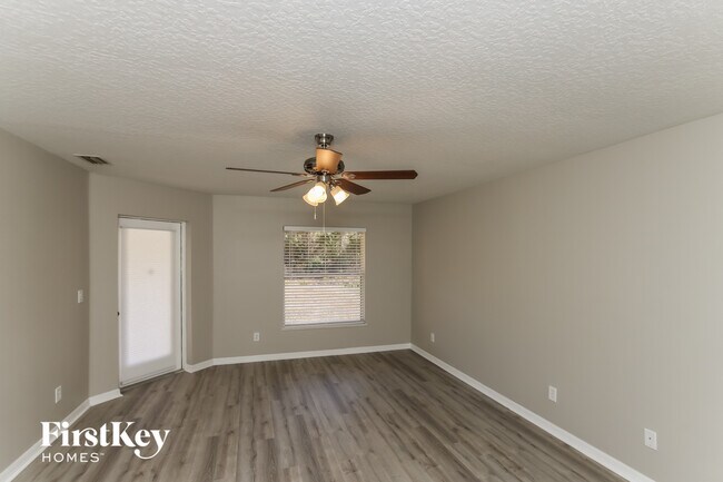 Photo - 606 Reading St SE