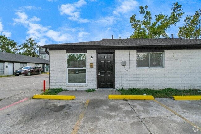Building Photo - 1736 Crestdale Dr Unit 7 Rental