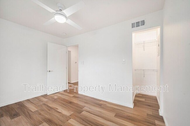 Photo - 8300 Robinson St