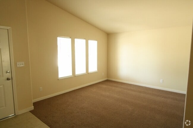 Building Photo - BEAUTIFUL & SPACIOUS HOME