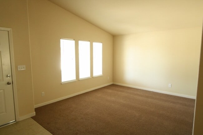 BEAUTIFUL & SPACIOUS HOME - BEAUTIFUL & SPACIOUS HOME