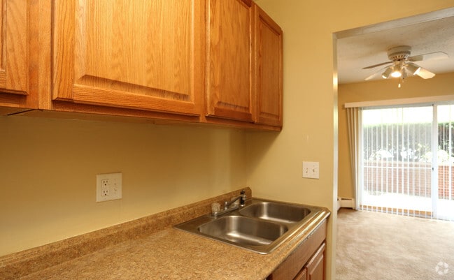 Kitchen - The Cliffs Apartments