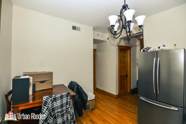 Photo - 852 N Leavitt St Unit 3