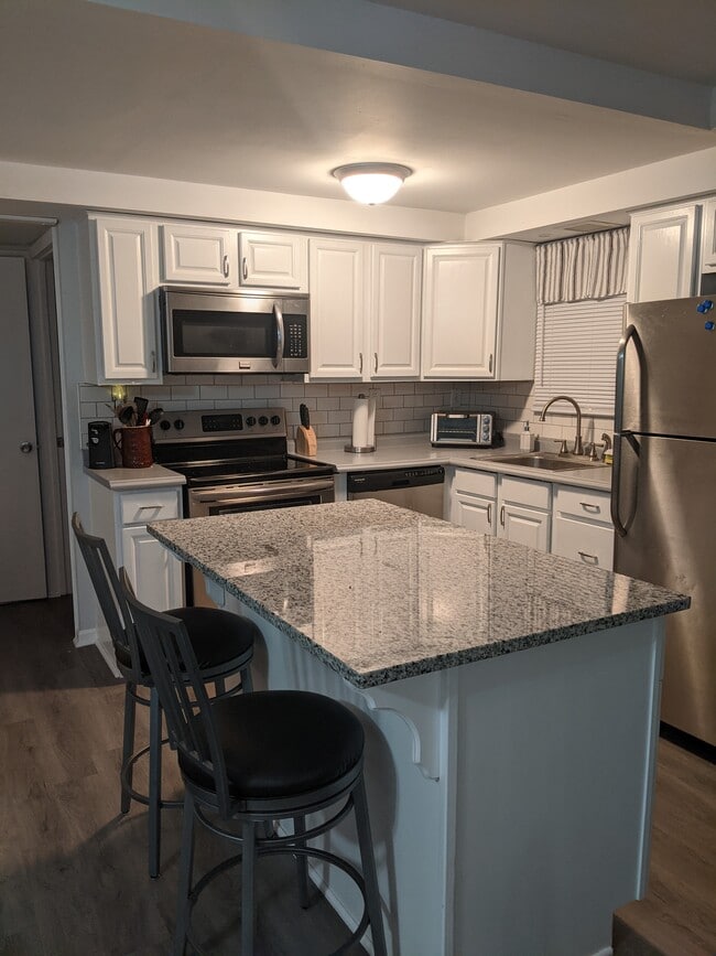 Photo - 108 Orris St