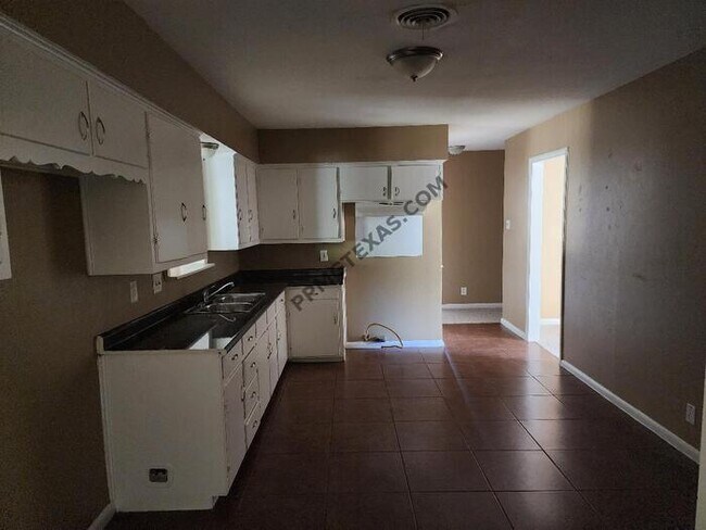 Photo - 5453 Wayside Ave