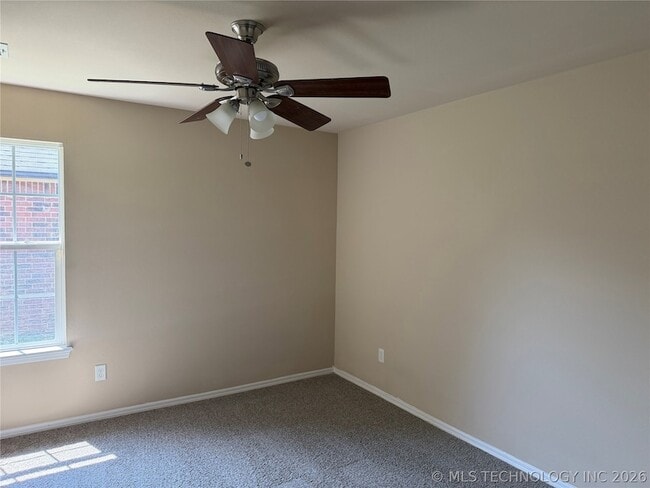 Photo - 2102 W H St