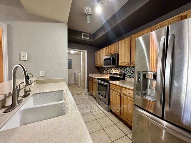 Photo - 10075 Gate Pkwy Condominio Unidad #1209