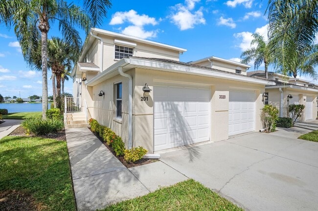 Building Photo - ** CROWN POINTE SHORES ** 2 BED + DEN / 2 BATH - GARAGE - TURNKEY FURNISHED - ANNUAL RENTAL